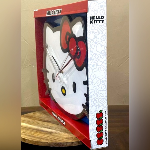 NEW Oversized Giant 19 1/2” Wide Hello Kitty Wall Clock - Fast Shipping - Picture 3 of 5